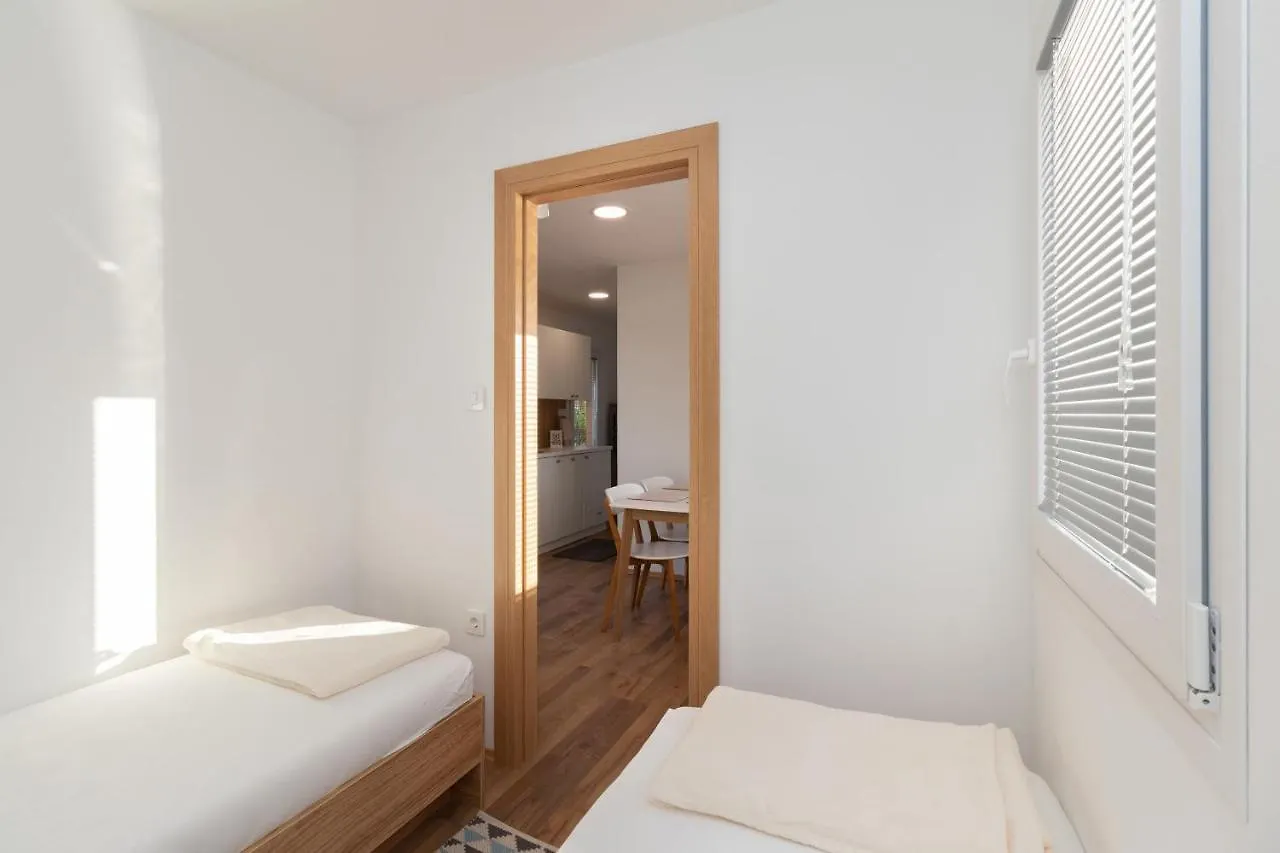 Pašman Mobile Home Sea Shell בית נופש