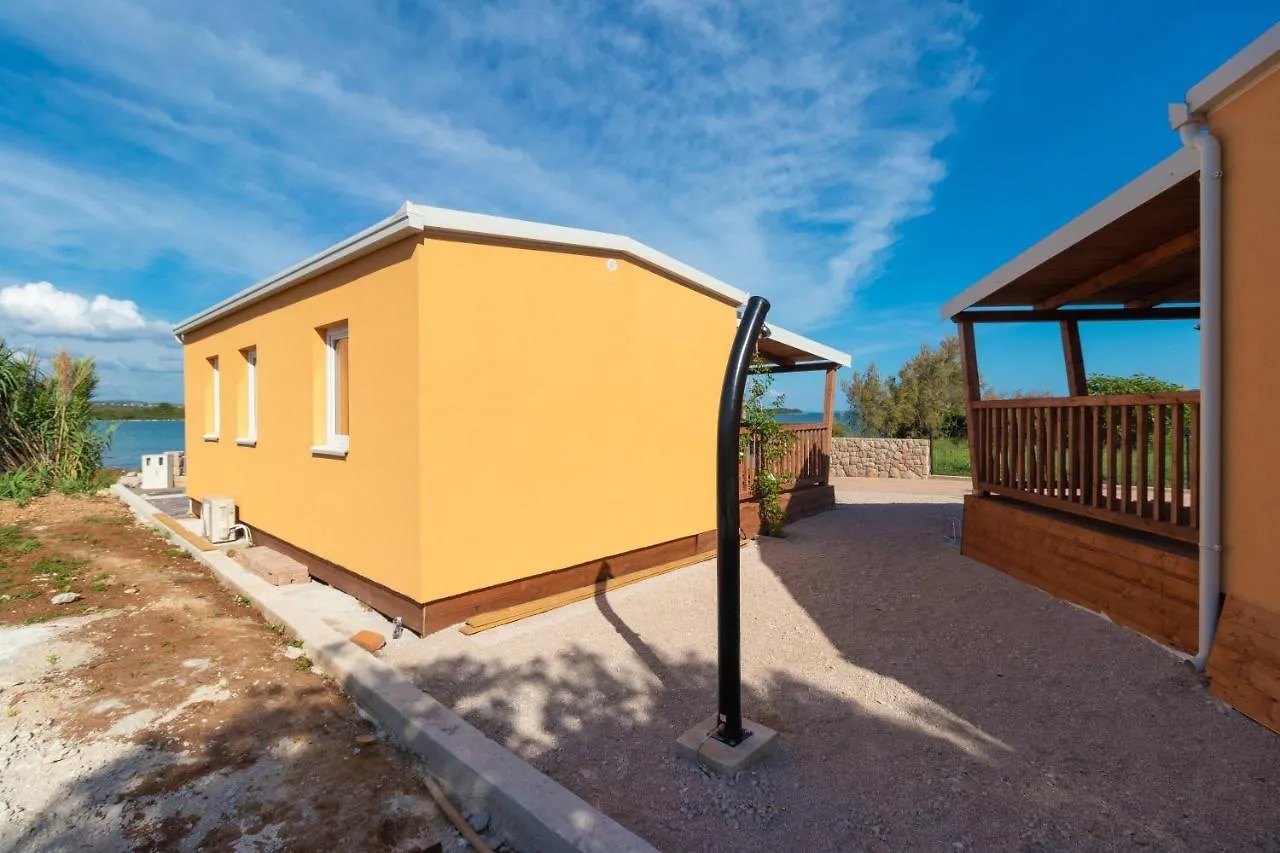 בית נופש Pašman Mobile Home Sea Shell קרואטיה